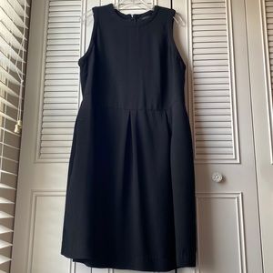 Black sleeveless cocktail dress w POCKETS